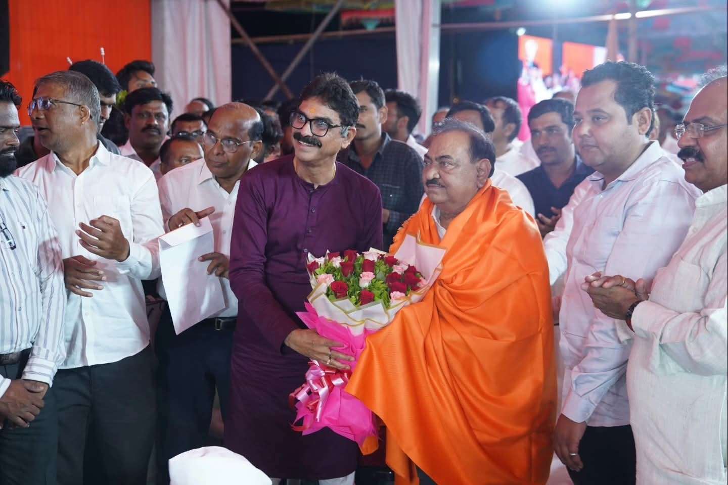 “बाळा नांदगावकरांनी घेतली एकनाथ खडसेंची सदिच्छा भेट; अमृत महोत्सवी वर्षानिमित्त केला सन्मान”